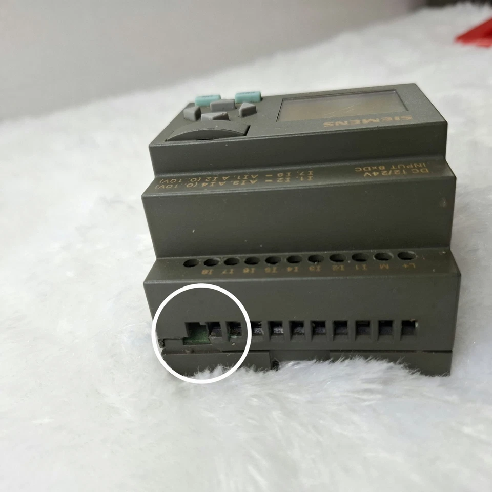 Siemens 6ED1052-1MD00-0BA6 12/24RC LOGO PLC 24VDC (minor cosmetic damaged)